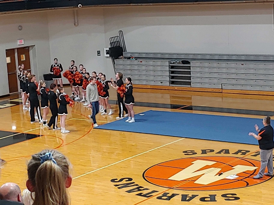 cheerleading tunnel